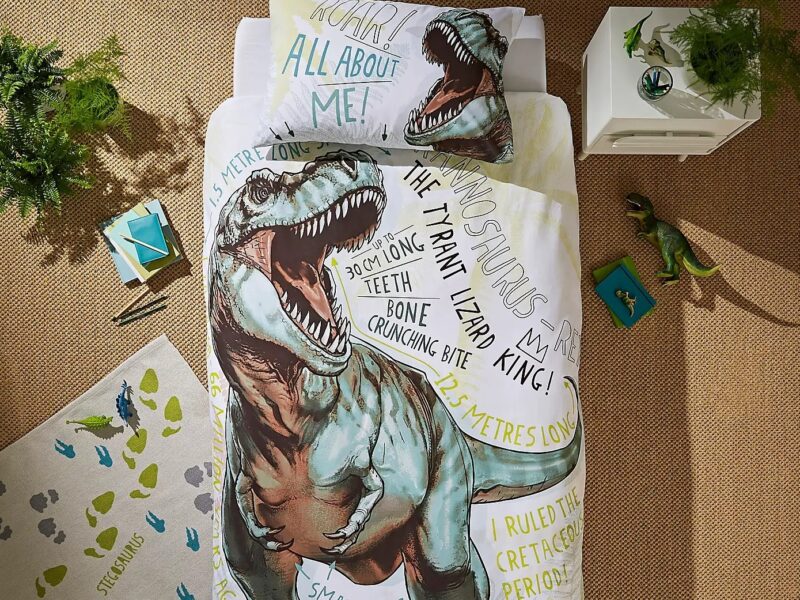 Duvet cover with a single dinosaur figure