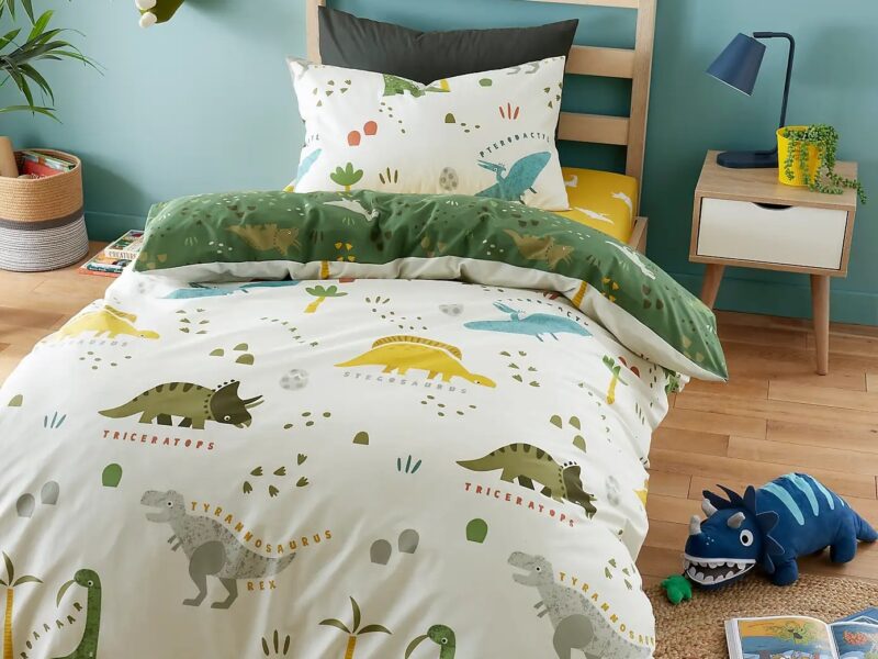 Cream duvet with dinosaurs prints and green rverse