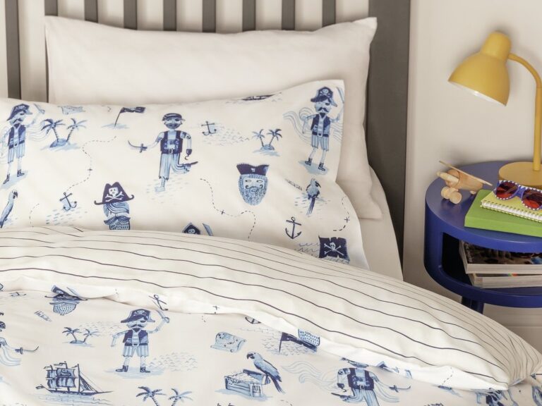 Blue/white pirates bedding set