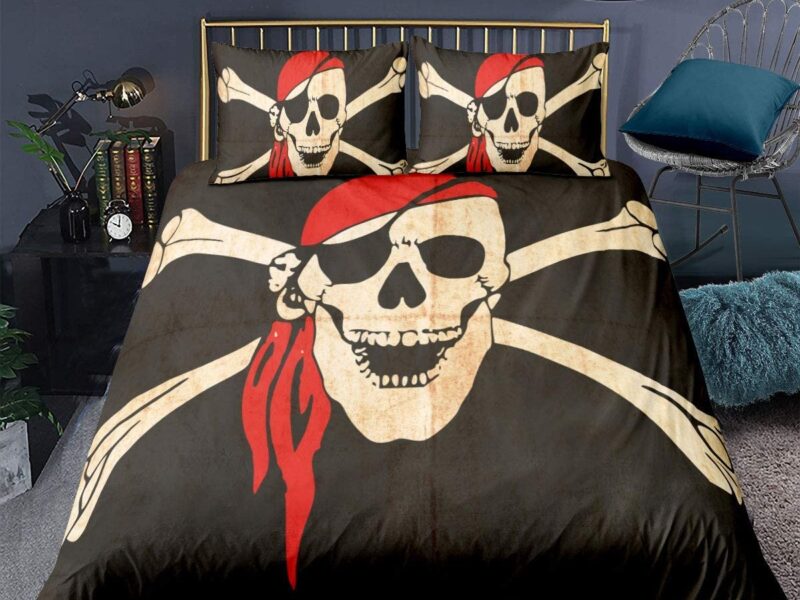 Black duvet set with skull and crossbones print