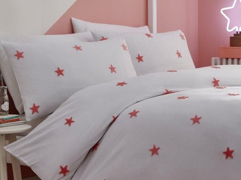 White duvet cover with pink tufted stars