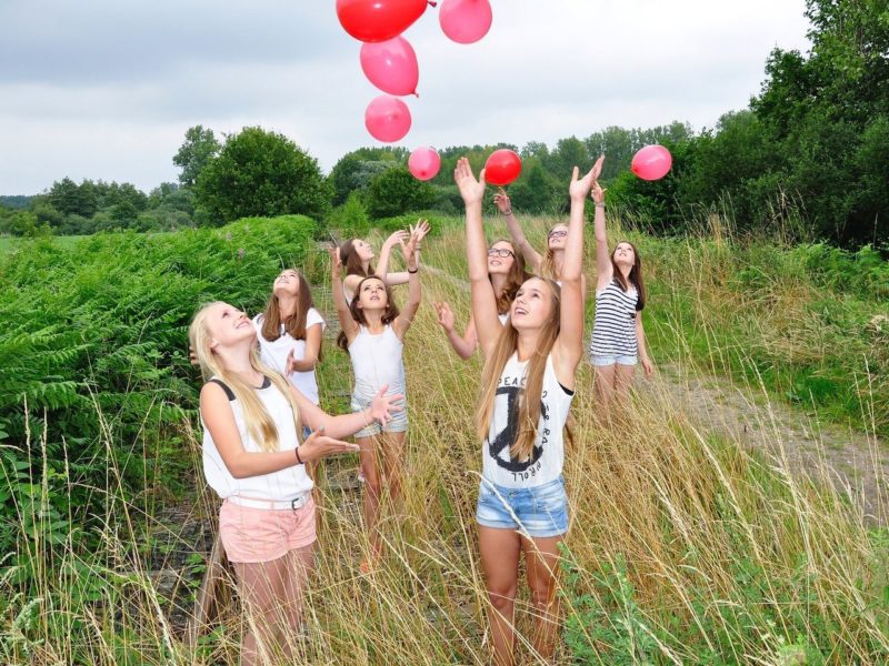 Kid's party balloon release