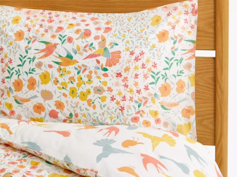 Birds and flowers theme bedding set