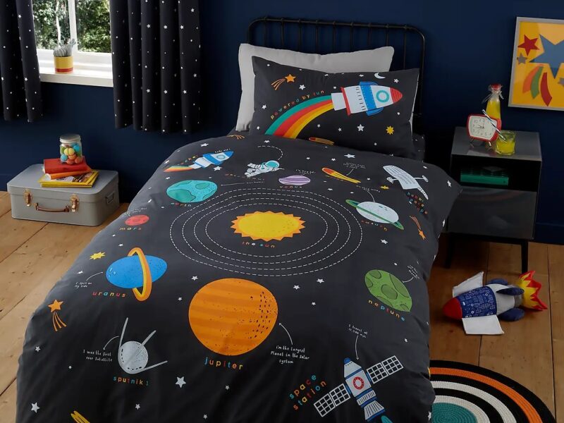 Bold planet bedding set