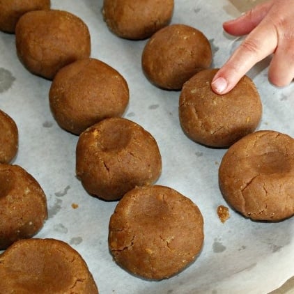 Finger-pressing the dough balls