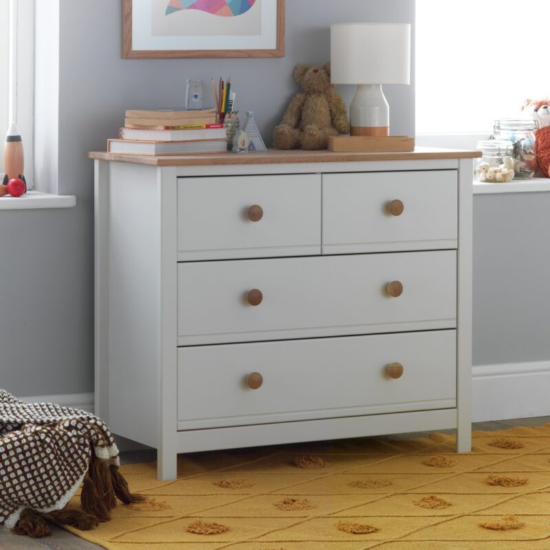 White/oak 4 drawer chest