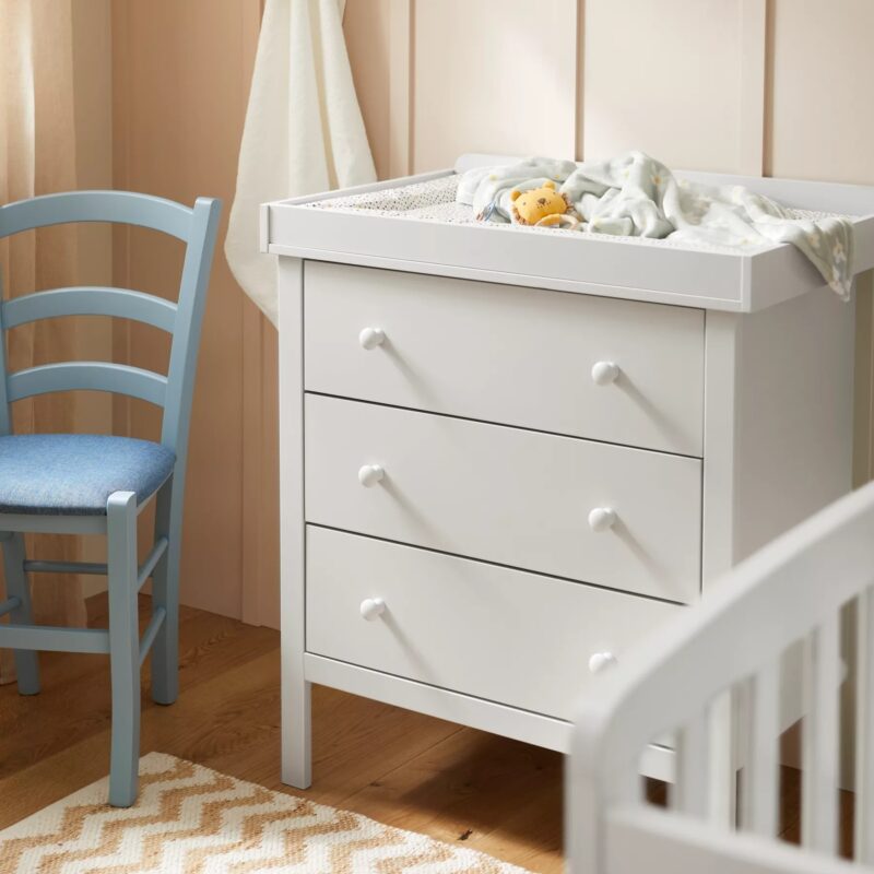 White-painted 3-drawer dresser with changer top