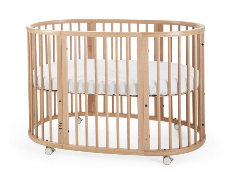 Expanding cot with natural finish