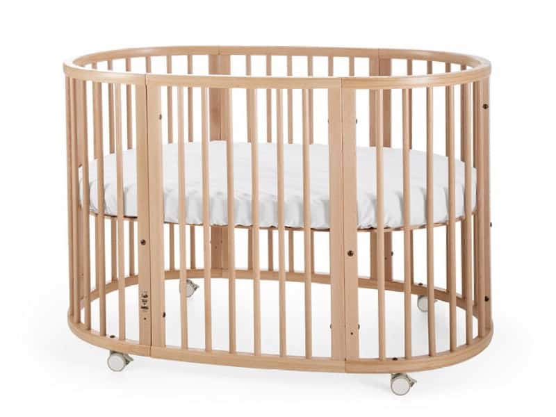 Expanding cot with natural finish