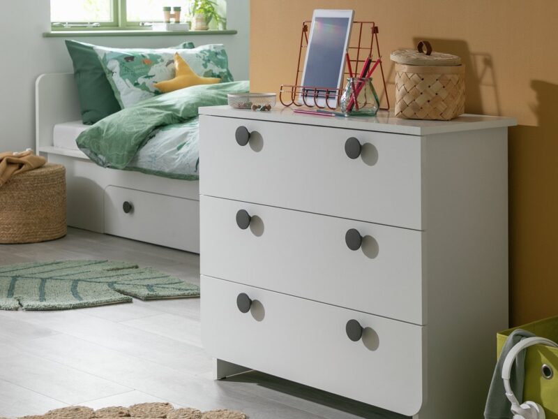 White 3-drawer chest with round black handles