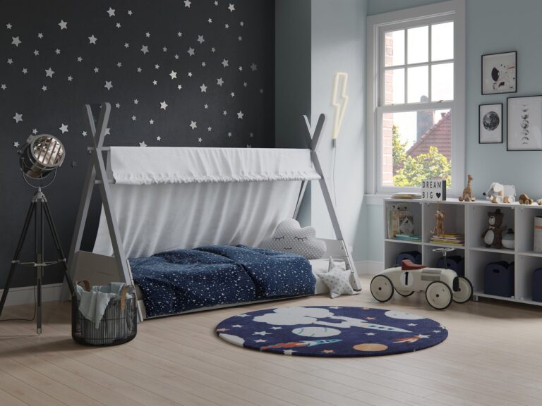 Kid's bed with x-cross frame