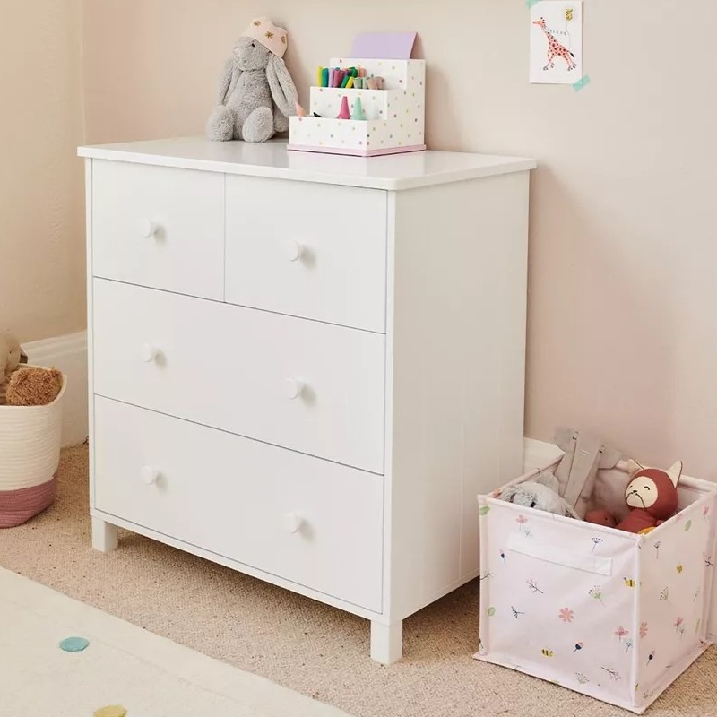 White-painted 4-drawer chest