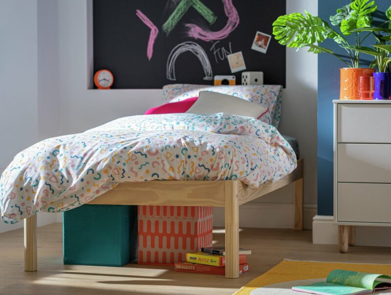 Kid's pine finish single bed