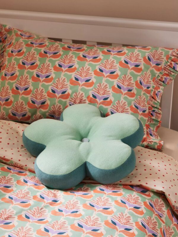 Green flower-shaped cushion