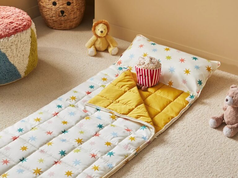 Star pattern sleeping bag